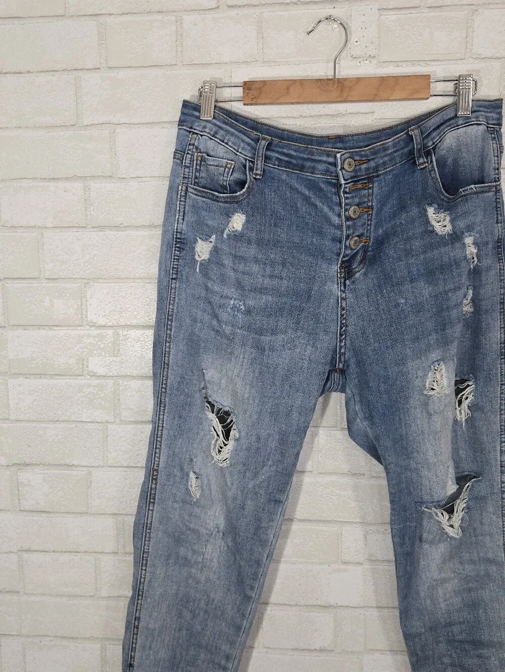 comfy distressed skinny jeans